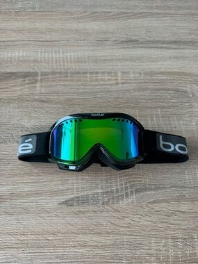 Bolle Kids Snow Ski Goggles Blue Green Lense Excellent condition